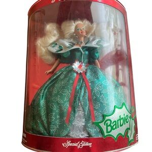 NIB Barbie Special Edition Holiday Doll 1995 Green Ballgown